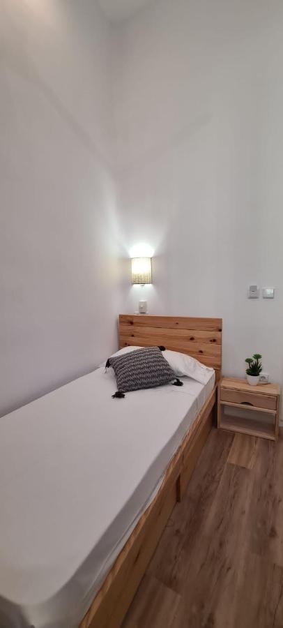 Hostal Andrea Sol Мадрид Экстерьер фото