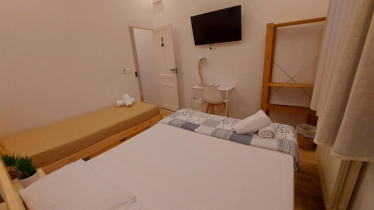 Hostal Andrea Sol Мадрид Экстерьер фото