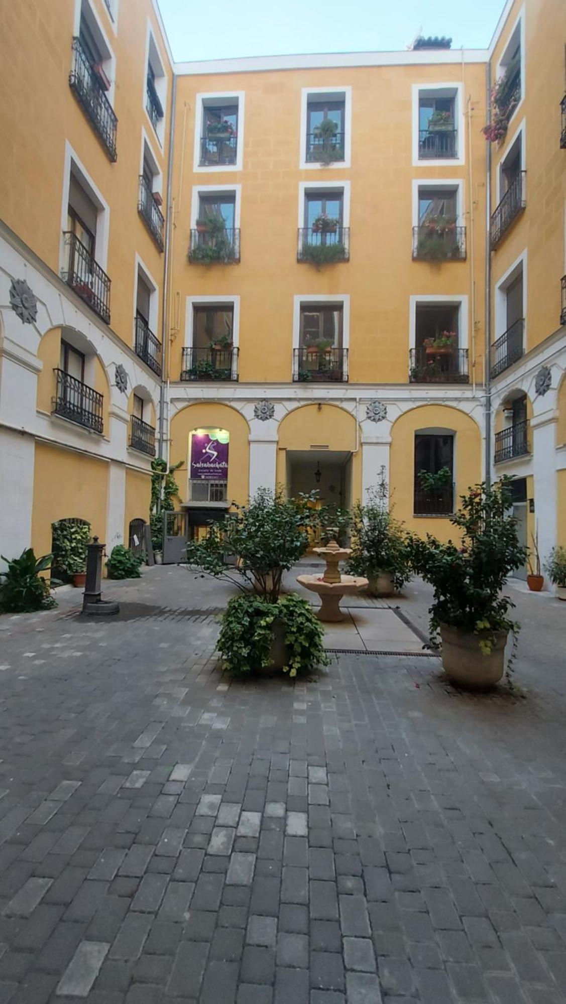Hostal Andrea Sol Мадрид Экстерьер фото