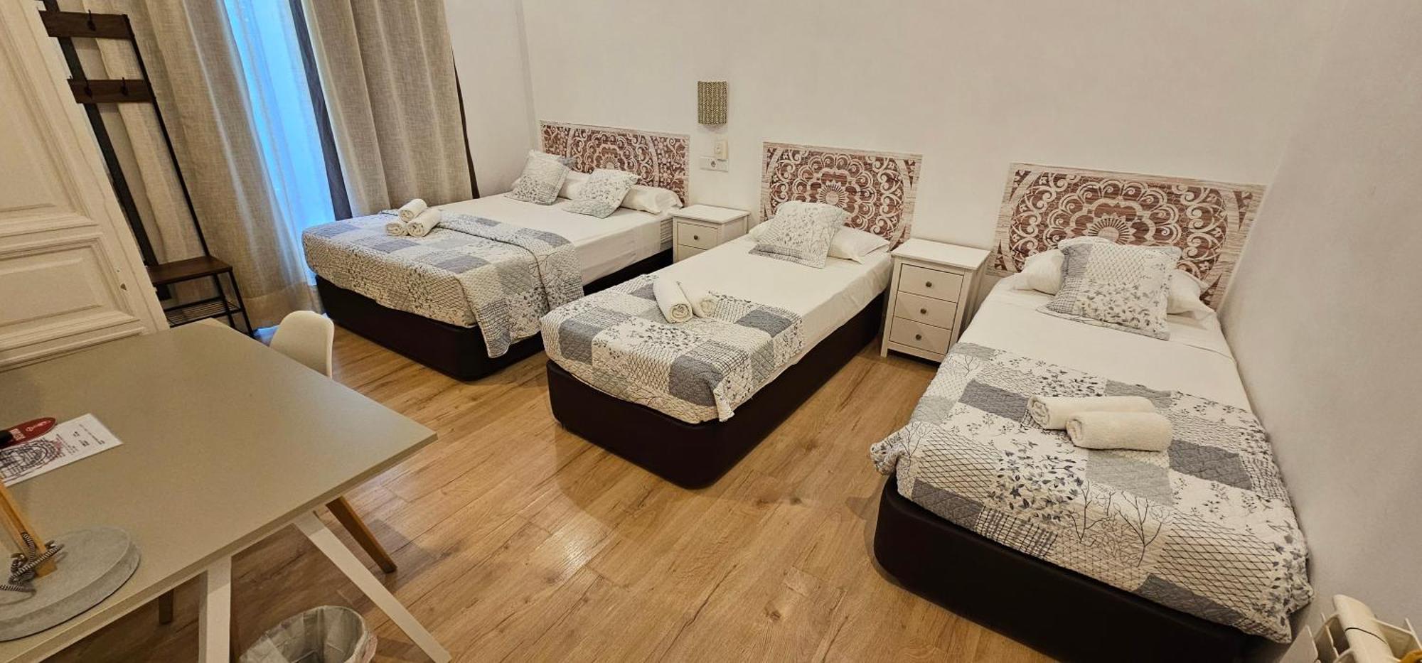 Hostal Andrea Sol Мадрид Экстерьер фото