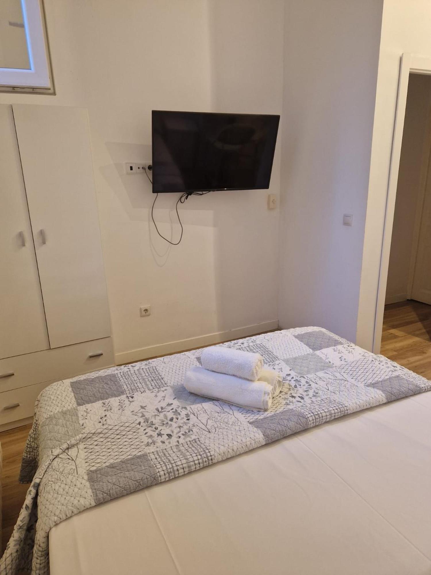 Hostal Andrea Sol Мадрид Экстерьер фото