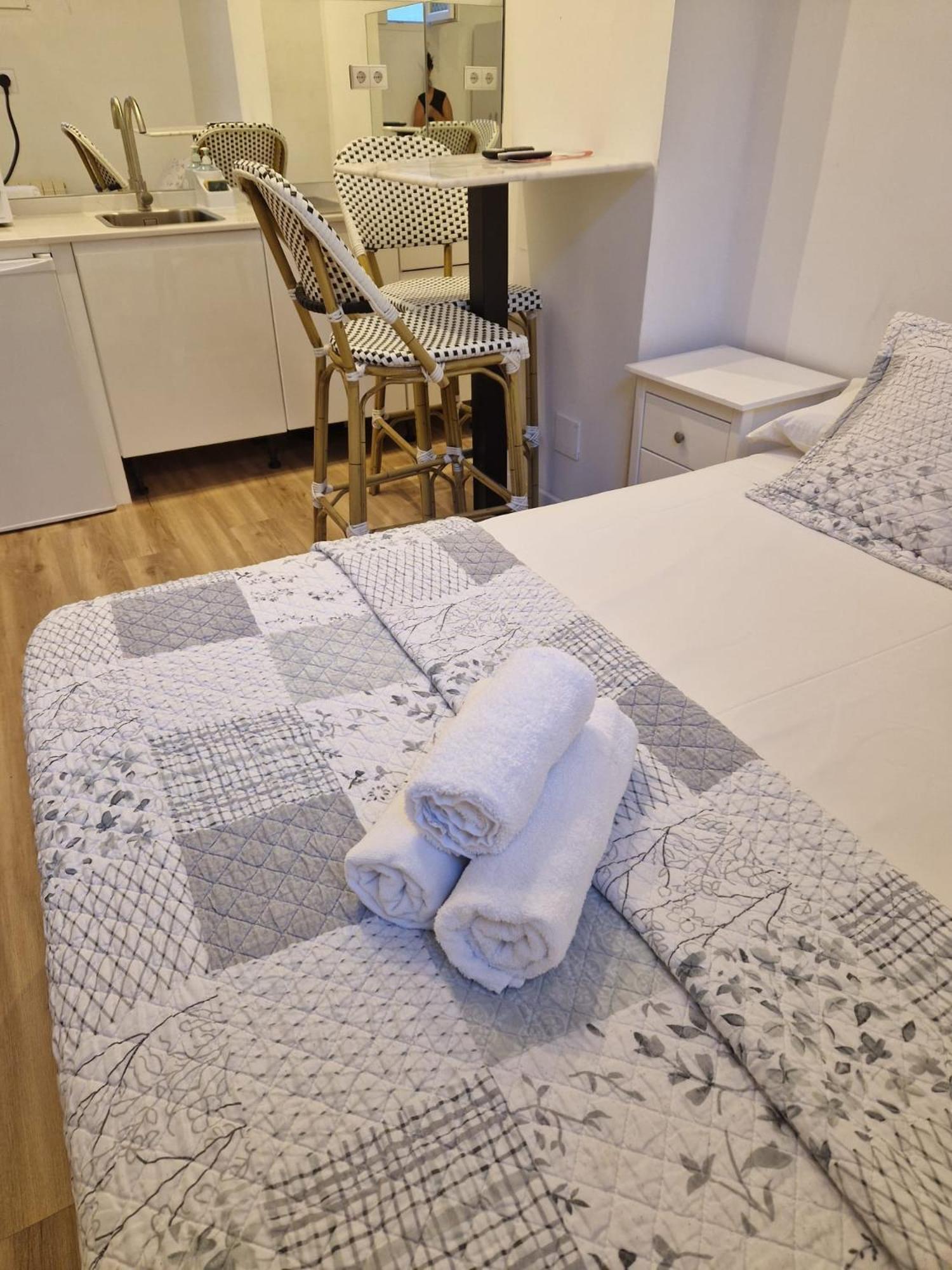 Hostal Andrea Sol Мадрид Экстерьер фото