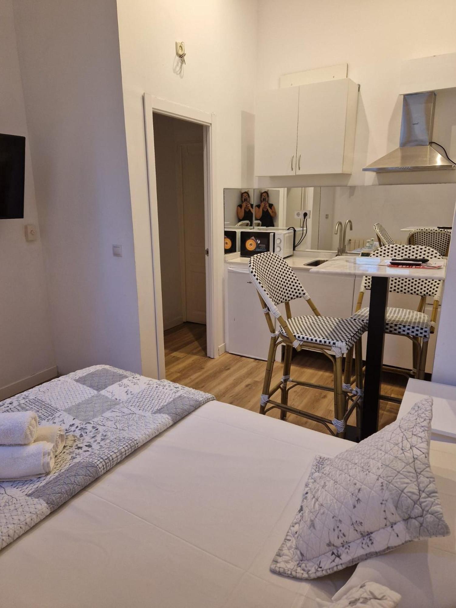 Hostal Andrea Sol Мадрид Экстерьер фото